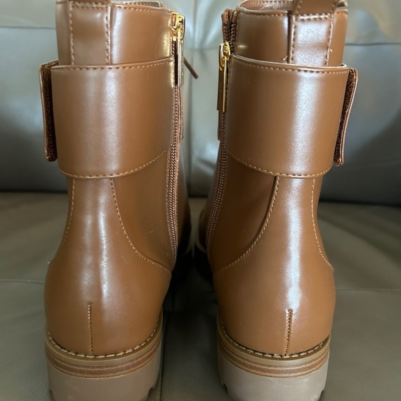 NWOB Michael Kors Tatum Tan Leather Boots w/Buckles - Picture 15 of 15